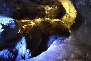 Lime stone has a variety of hues and depth of color in Carlsbad Cavern